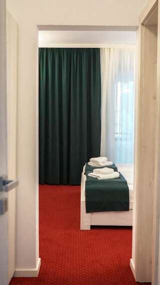 Отель Hotel Cirus Предял Стандартный двухместный номер с 1 кроватью или 2 отдельными кроватями-4